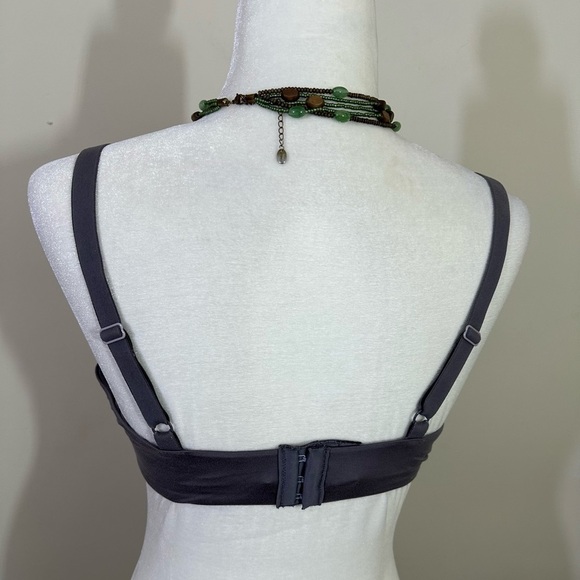 Maidenform sz 38C bra in a  gray. T shirt style   Nice smooth finish - Picture 7 of 9